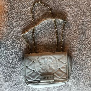 White Guess cross/tote hand bag